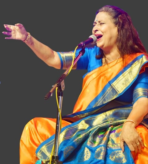 अवघा रंग एक झाला.. आरती अंकलीकर-टिकेकरांच्या गायनाने नगरकर रसिक मंत्रमुग्ध