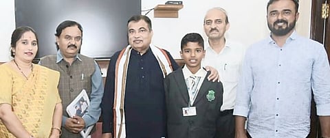 सेन्सर गॉगलची नितीन गडकरींकडून दखल ; पुण्याच्या विद्यार्थ्याचे केले कौतुक