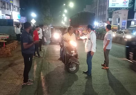 Pune News : वाहतूक नियमनासाठी हमालांची पोरं सरसावली!