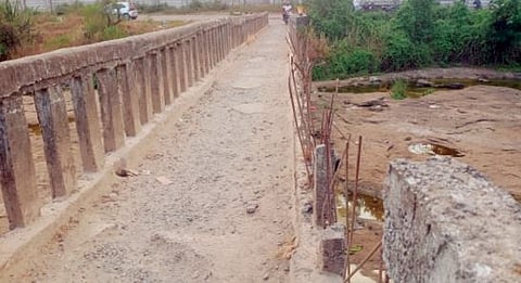 Pimpri News : कुंडमळा येथील साकव पूल झाला धोकादायक