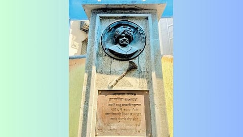 राजर्षी छत्रपती शाहूंच्या स्मृतिस्तंभातील राजचिन्ह चोरीला