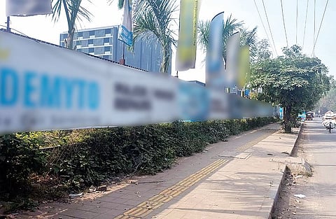 Pune News : मुंढव्यात अनधिकृत जाहिरात फलकांचे जाळे