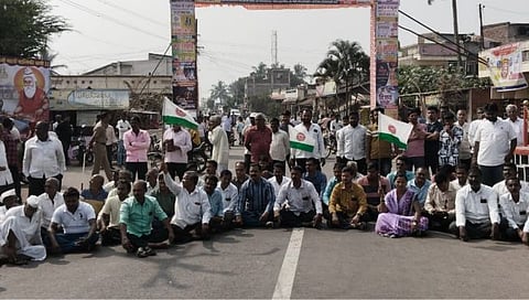 Sugarcane Andolan : ऊसदरासाठी हेरवाड येथे चक्काजाम आंदोलन