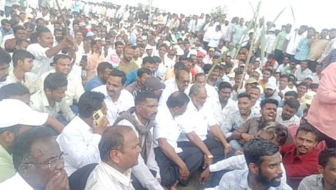 कोल्हापूर : जमावबंदीचे उल्लंघन केल्याप्रकरणी राजू शेट्टी यांच्यासह १५ जणांवर गुन्हे दाखल