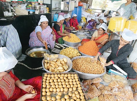 Pimpri News : रेडिमेड फराळाकडे महिलांचा कल