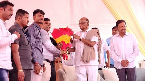 Pune News : अजित पवारांची गोविंदबागेकडे पाठ; पदाधिकाऱ्यांचा शरद पवारांवर शुभेच्छांचा वर्षाव