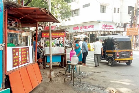 Pune : विनापरवाना टपर्‍यांकडे डोळेझाक