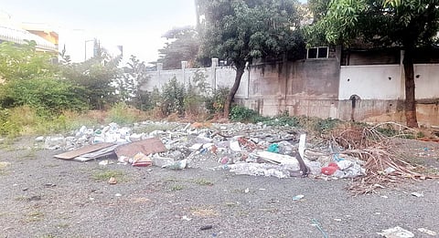 Pimpri News : थेरगाव रुग्णालयाजवळ साचतोय कचरा