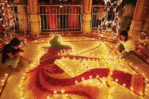 त्रिपुरारी पौर्णिमा : दिव्यांनी उजळली मंदिरे