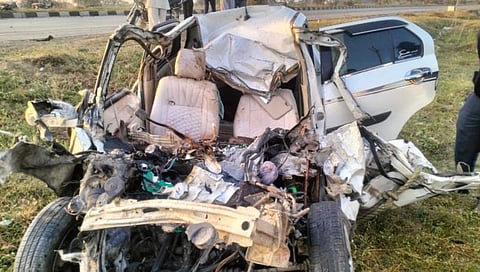 Latur Accident News : औसाजवळ कारची ट्रॅक्टरला धडक; तीन शिक्षकांसह चालकाचा मृत्यू