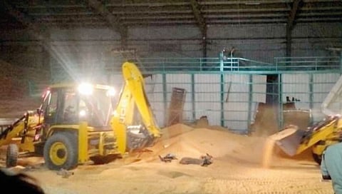 विजापूर : मक्याची पोती कोसळून सात कामगार मृत्युमुखी