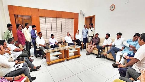 उठा उठा निवडणूक आली… कार्यकर्त्यांची आठवण झाली