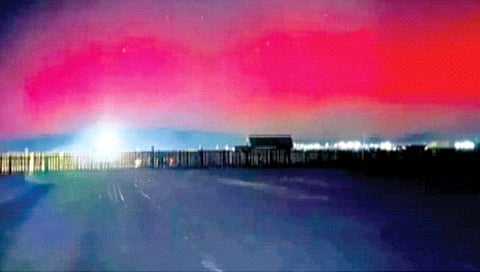 मंगोलियात रक्तासारखे लाल झाले आकाश!