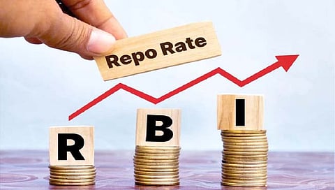 पत धोरणात लवचिकता हवी