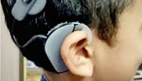 कानाने बहिरा म्हणून बोले ना, आता बोल फुटले, बडबड थांबे ना..!