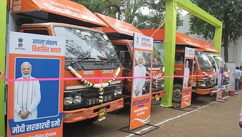 Dhule News : विकसित भारत संकल्प यात्रा आली दारी, शासकीय योजनांची माहिती देते घरोघरी