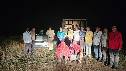 Nandurbar Crime : पत्र्याच्या शेडमध्ये मद्यसाठा, भरारी पथकाची धडक कारवाई