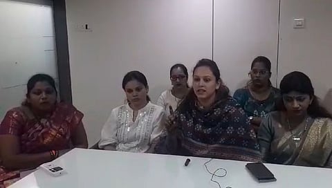 Raigad News : महाडचे डीवायएसपी शंकर काळे यांची बदली करा : स्नेहल जगताप- कामत