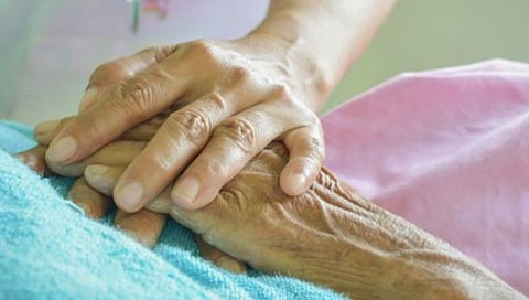 सांगली : मुले सांभाळत नसल्याने विठलापूर येथील दांपत्याची इच्छा मरणाची मागणी; तहसीलदारांना निवेदन