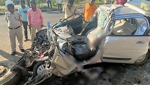 जालना : अंबड तालुक्यातील अंकुशनगर येथे कंटेनरला भरधाव कार धडकली; ३ ठार