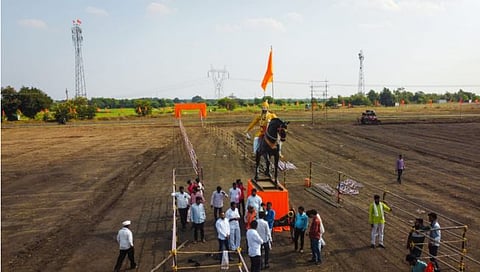 बीड : जरांगे पाटील यांच्या अंबासाखर येथील सभेसाठी दीड लाखांहून अधिक लोकांची बैठक व्यवस्था