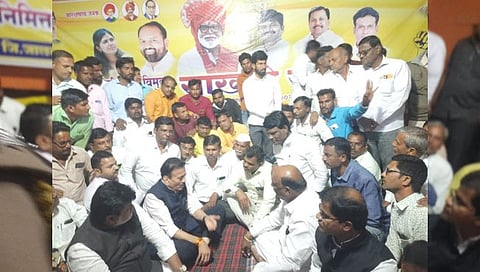 शिष्टमंडळाची जरांगेच्या पाठोपाठ वडीगोद्री येथील ओबीसींच्या साखळी उपोषणकर्त्यांना भेट