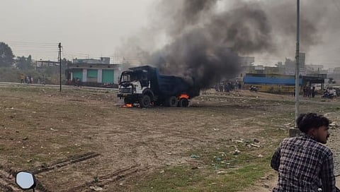 ट्रकने बहीण-भावाला चिरडले