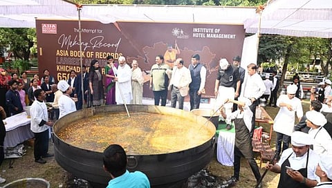 छत्रपती संभाजीनगरमध्ये शिजली ६५०० किलो खिचडी, आशिया बुक ऑफ रेकॉर्ड्समध्ये नोंद