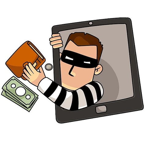 Fraud Case : बँकेचे नाव वाचले अन् जाळ्यात अडकले!