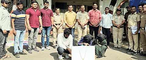 Crime news : दागिने चोरणारी टोळी पोलिसांच्या ताब्यात