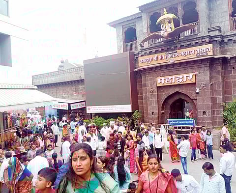 Pimpri News : दिशादर्शक बोर्ड अभावी वारकर्‍यांची होतेय फसगत