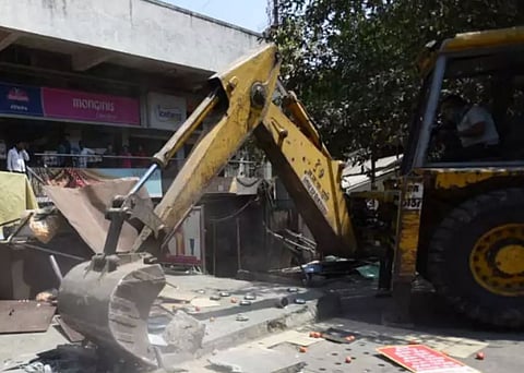 फर्ग्युसन रस्त्यावरील बेकायदा मॉल जमीनदोस्त; महापालिकेची कारवाई