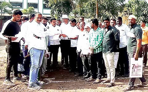 भुयारी मार्ग आधी करा; मगच रेल्वे ट्रॅक ; निरा ग्रामस्थांची रेल्वेच्या अधिकार्‍यांकडे मागणी