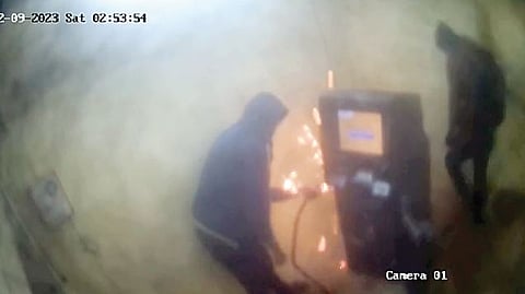 खडकीत एटीएम फोडण्याच्या प्रयत्न; कटर मशीन बंद पडल्याने वाचले दोन लाख