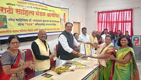 पिंपळनेर : मंगला रुपसिंग राजपूत यांना राज्यस्तरीय सावित्रीबाई फुले साहित्य भूषण पुरस्कार प्रदान