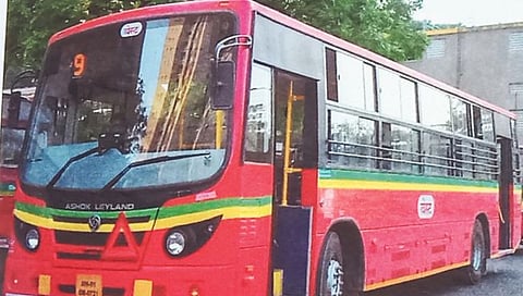 चालक देता का चालक? ‘बेस्ट’च्या मालाड विभागात जागोजागी जाहिराती