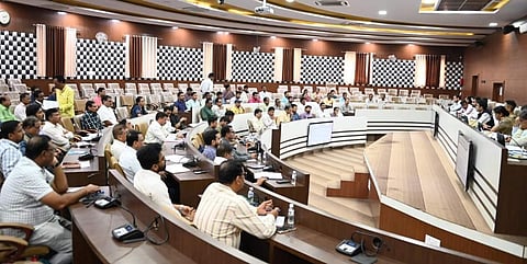 चंद्रपूर : आगामी निवडणुकीच्या अनुषंगाने जिल्हा प्रशासन ॲक्शन मोडवर