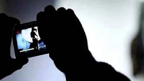 Nashik Crime : फोटो व्हायरल करण्याची धमकी देत तरुणीकडून उकळले 40 लाख