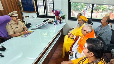 जितेंद्र आव्हाडांवर गुन्हा दाखल करून अटक करा ; नाशिकमधील साधू- महंतांची पोलिसांत तक्रार