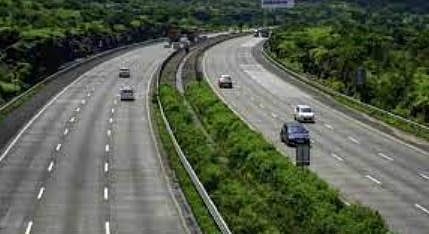 मुंबई-पुणे द्रुतगती मार्गावर गॅन्ट्री बसविण्यासाठी आज ब्लॉक