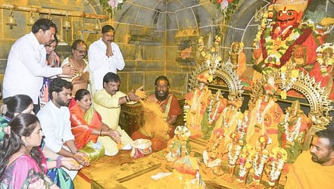 Ambadas Danve : विरोधी पक्षनेते अंबादास दानवे यांनी कुटूंबियासह घेतले जेजुरीच्या खंडेरायाचे दर्शन