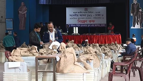 बांगलादेशात मतदानापुर्वीच ॲपमध्ये बिघाड तर १४ मतदान केंद्रे, २ शाळा जाळल्या