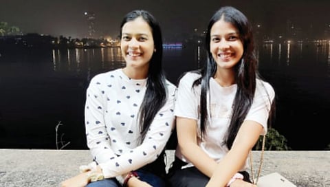 CA Final Result : कांदिवलीतील जुळ्या बहिणी ठरल्या सीए टॉपर