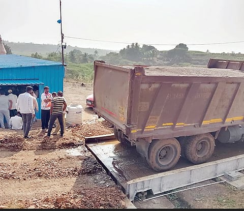 निमोणे वाळू डेपो ठेकेदाराची मनमानी; बंदसाठी आंदोलनाचा ग्रामस्थांचा इशारा