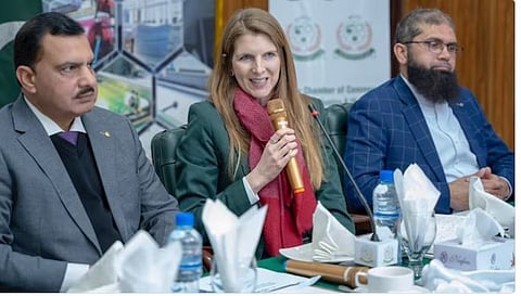 पाकिस्तानमधील ब्रिटनच्‍या राजदूत जेन मॅरियट यांनी नुकतीच पाकव्याप्त काश्मीरमधील मीरपूरला भेट दिली होती. याचे फोटो त्‍यांनी आपल्‍या X वर काही फोटो शेअर केले होते.