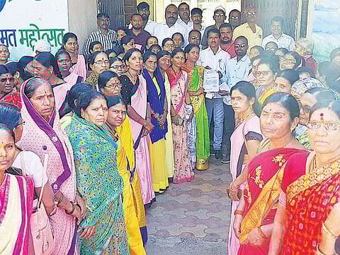 वंचित बहुजन आघाडीचा मोर्चा; अंगणवाडी सेविका मागण्यांसाठी आंदोलन