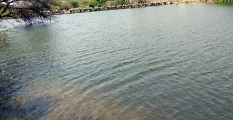 वेळ नदीवरील बंधारा तुडुंब ; पाणीटंचाई दूर होण्यास मदत