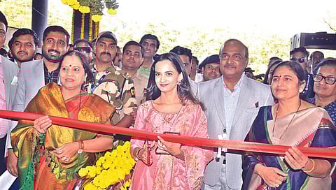 Nashik News| केतकी म्हणते.. नाशिककर मोगऱ्यासारखे ! विविधरंगी फुलांनी महापालिका बहरली