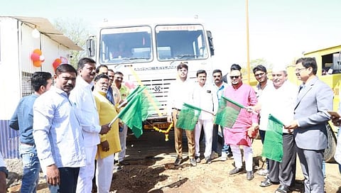 नांदेड येथील शासकीय वाळू डेपोचे मंत्री गुलाबराव पाटील यांच्या हस्ते उद्घाटन