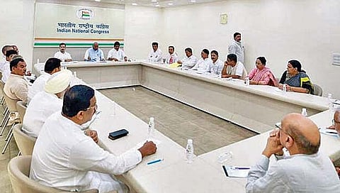 काँग्रेसमध्ये संघटनात्मक बदलाच्या हालचाली